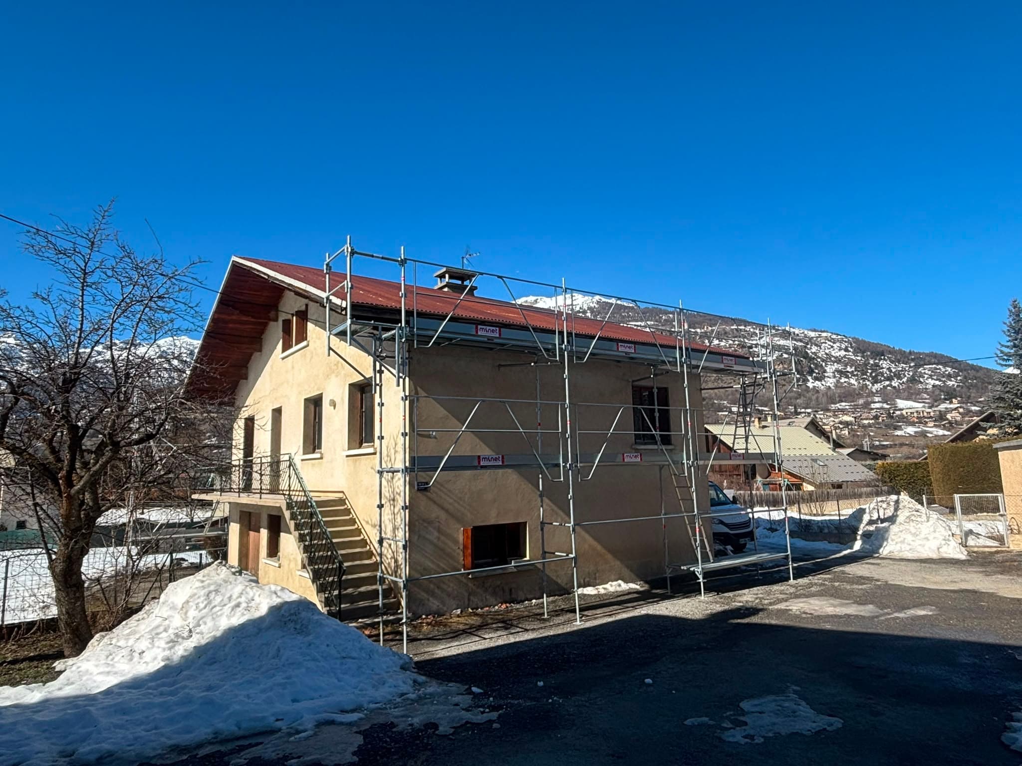 Rénovation de toiture avec échafaudage